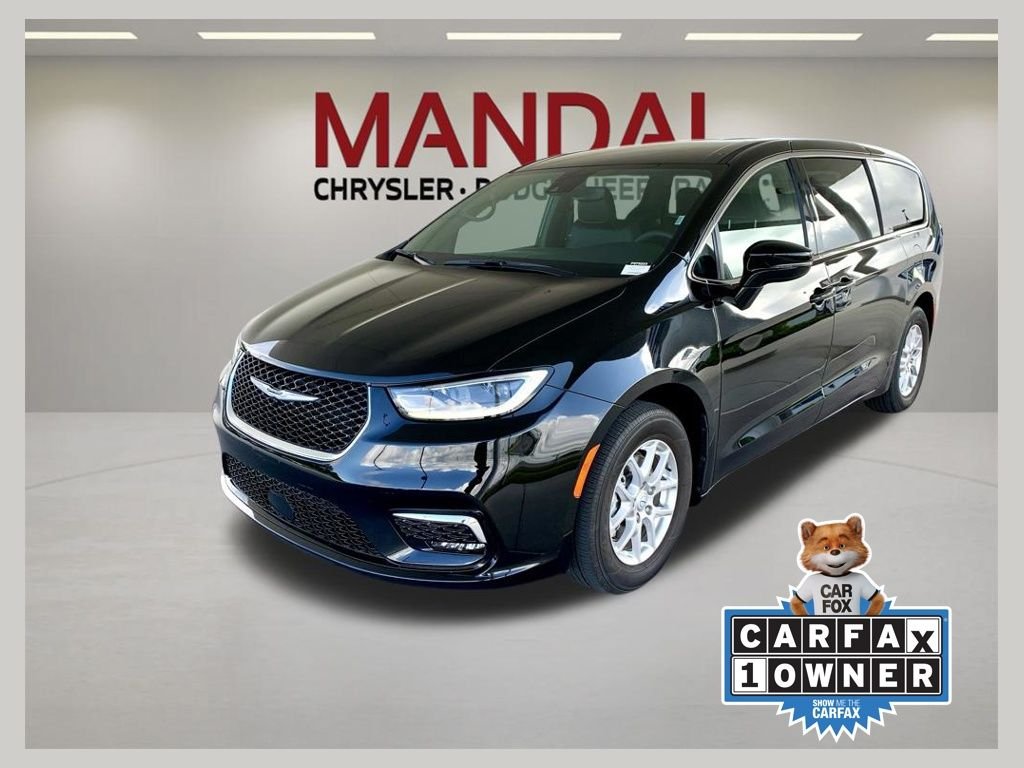 2025 Chrysler Pacifica Select's photo