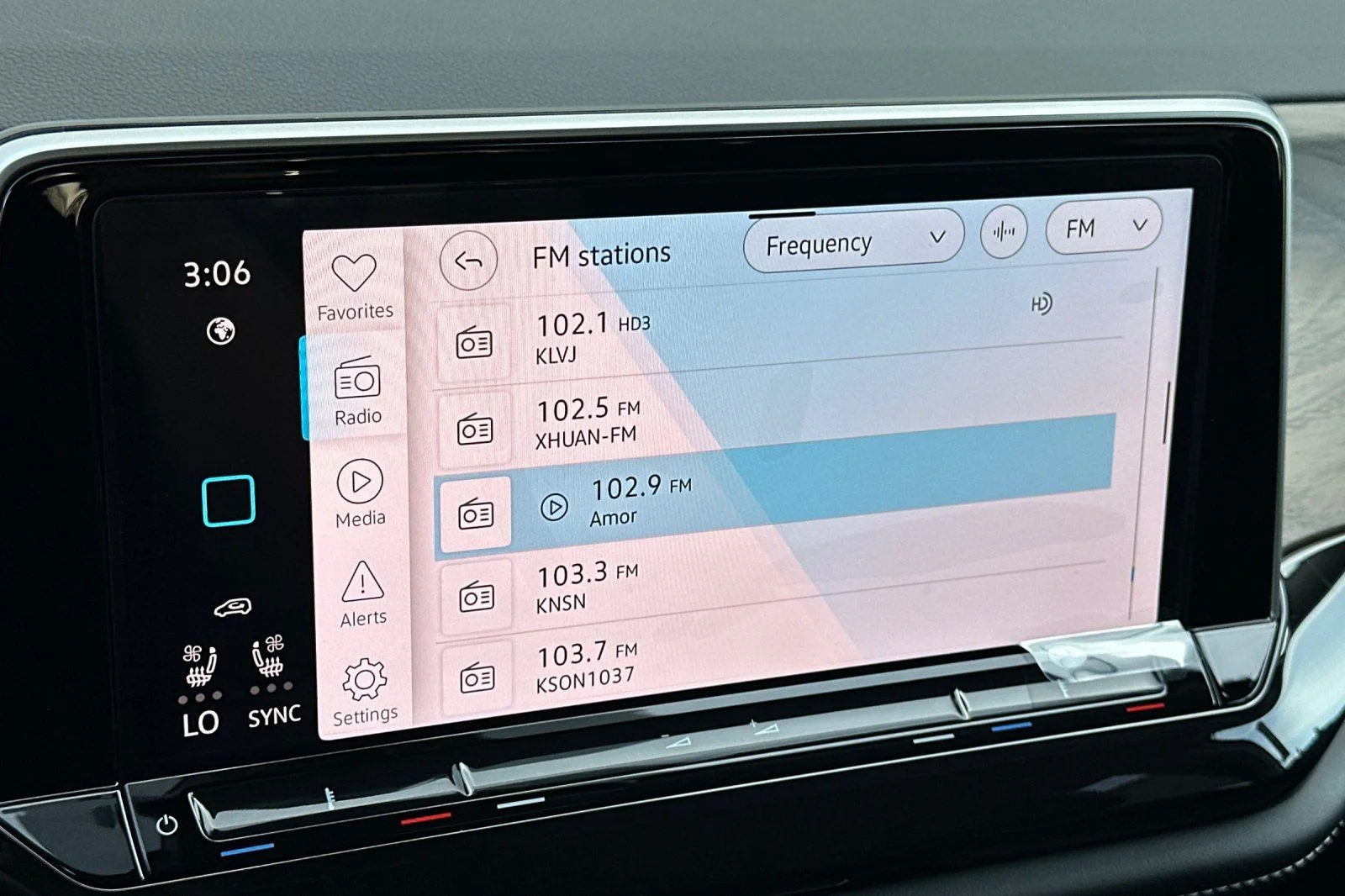 2026 Volkswagen Atlas SE w/Tech - Photo 17