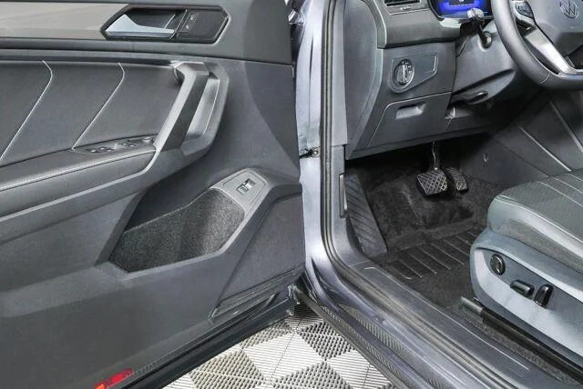 Certified Used 2024 Platinum Gray Metallic Volkswagen SE image 7