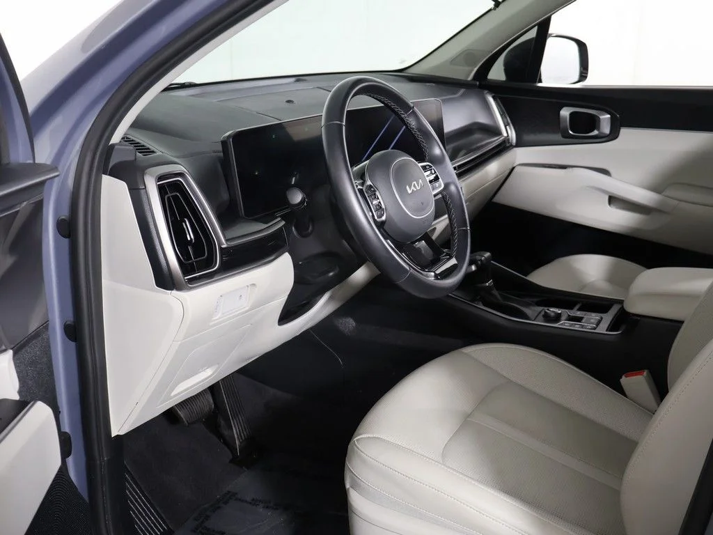 Used 2025 Silver Kia S image 26