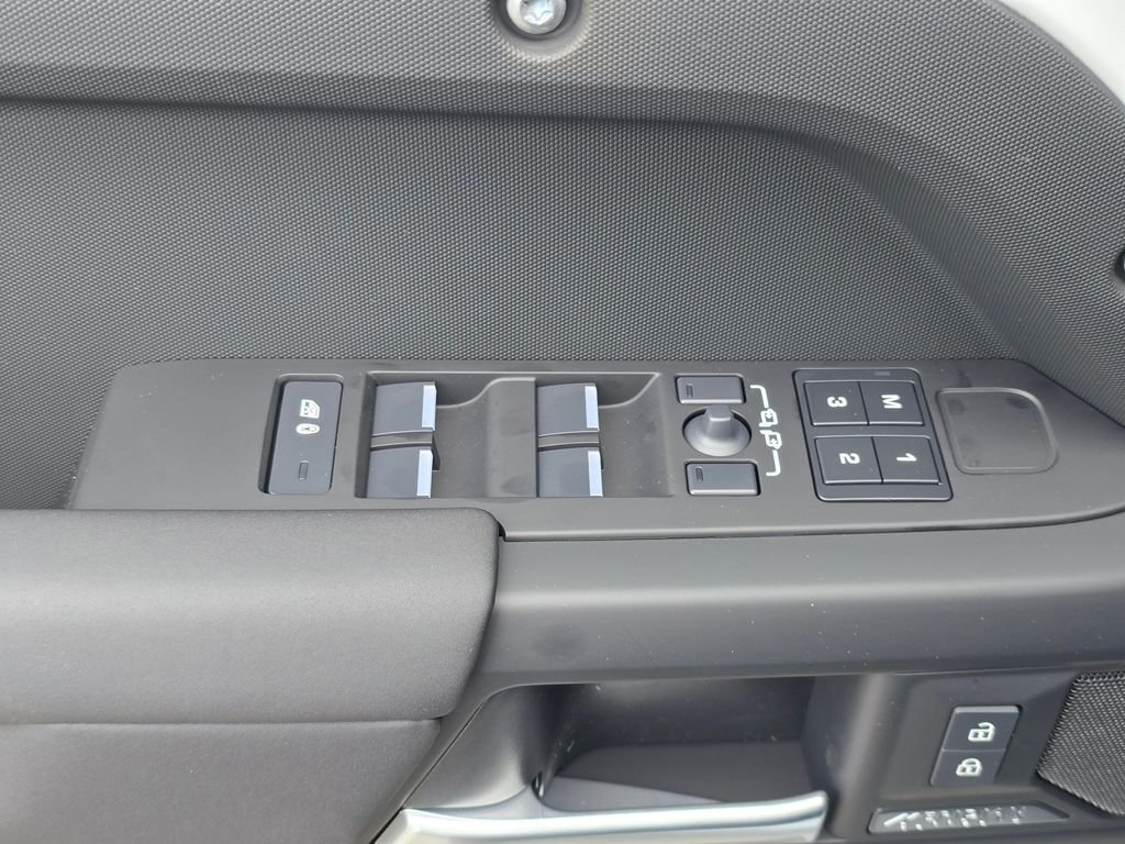 New 2026 Fuji White LAND ROVER X-Dynamic SE image 29