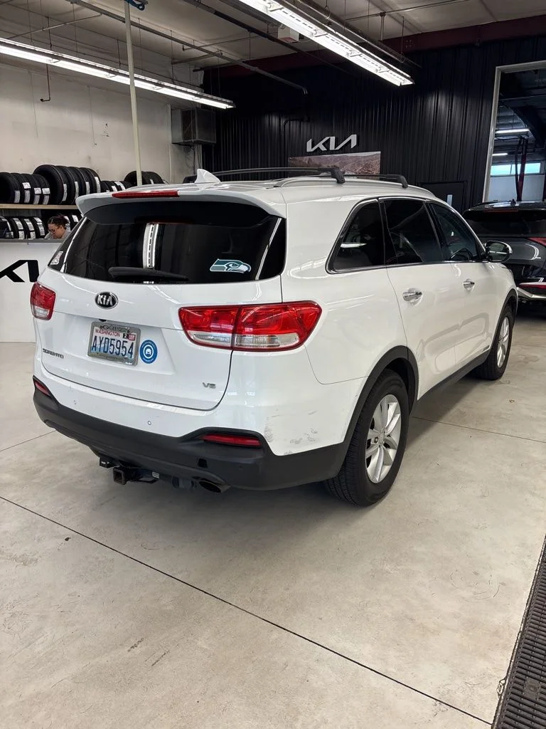 Used 2016 White Kia LX image 4
