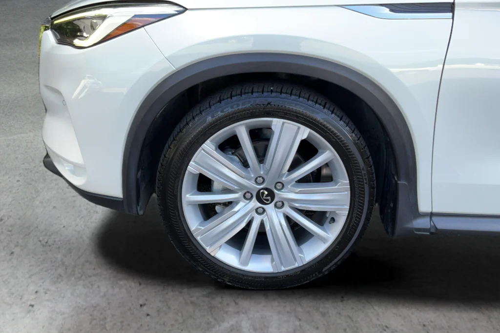 Used 2021 White INFINITI Sensory image 24