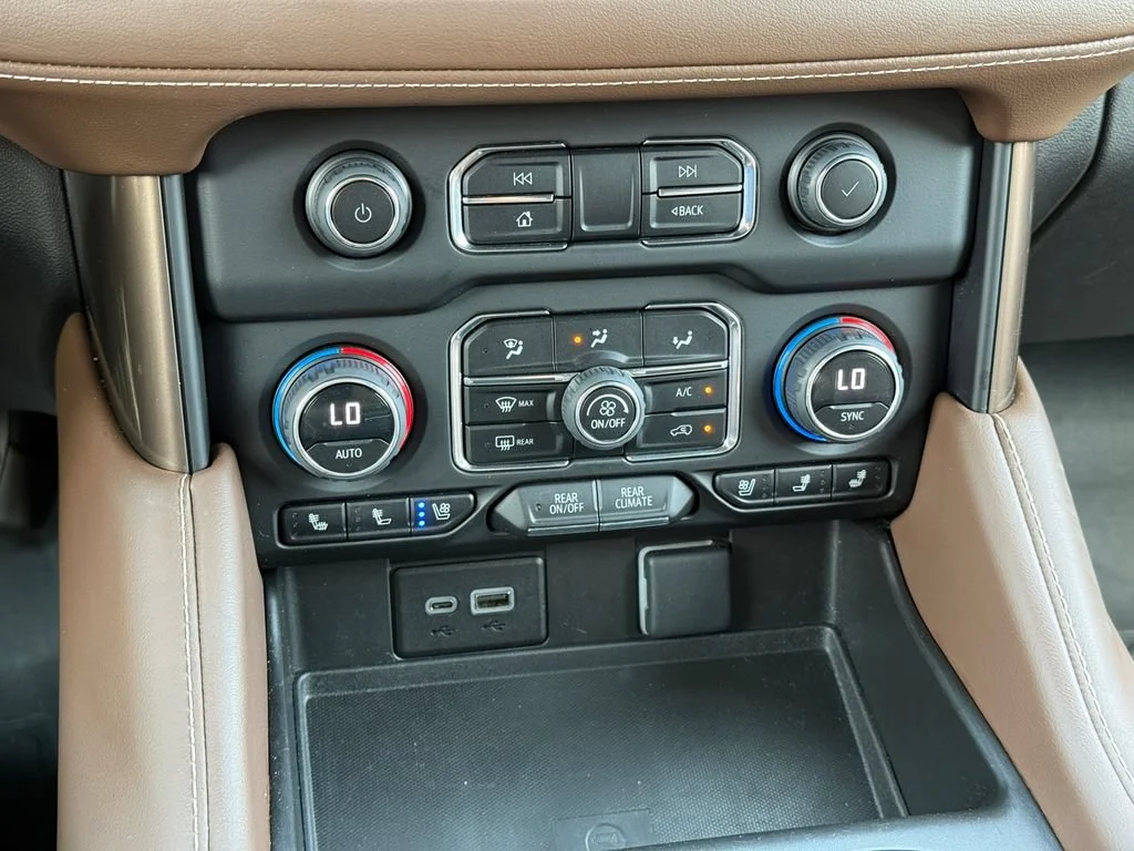Used 2023 Iridescent Pearl Tricoat Chevrolet High Country image 29