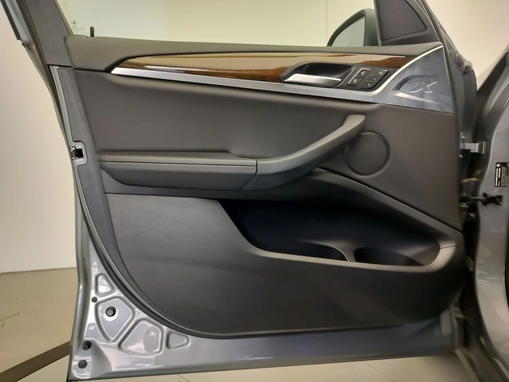 Used 2024 Skyscraper Grey Metallic BMW sDrive30i image 6