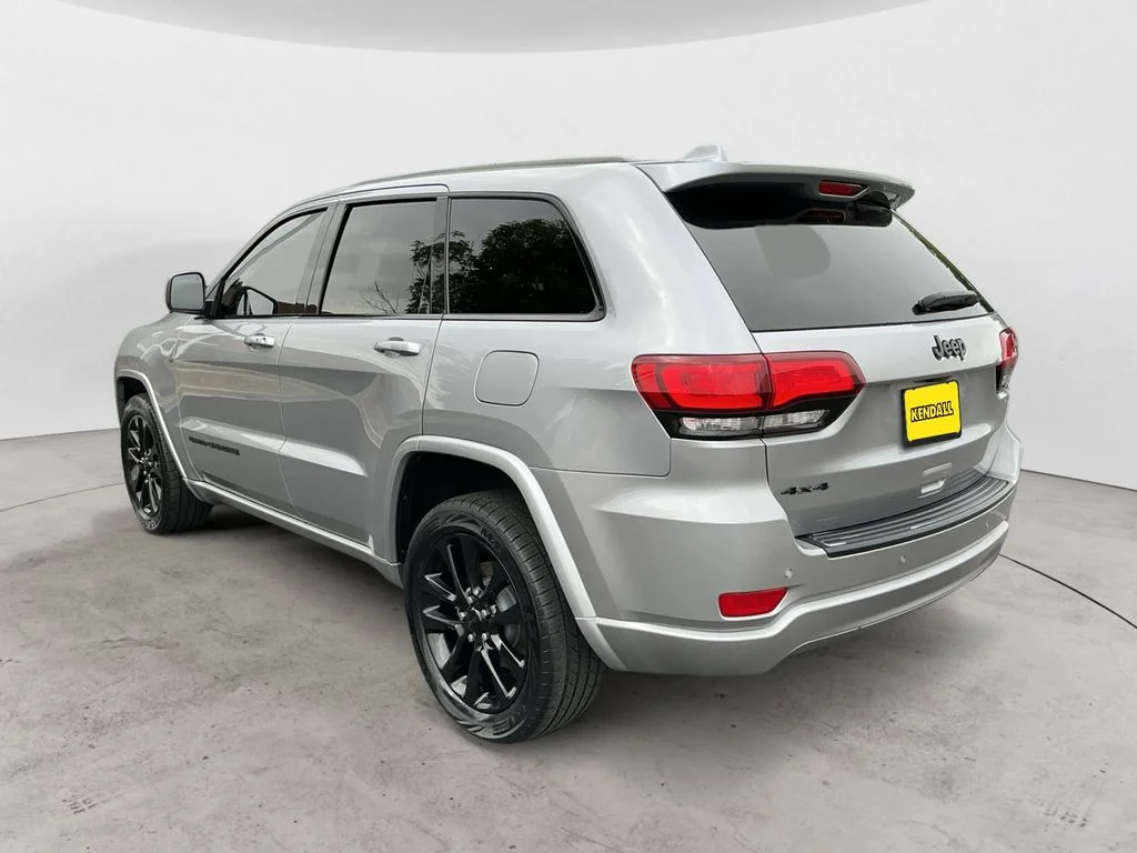 Used 2018 Silver Jeep Altitude image 7