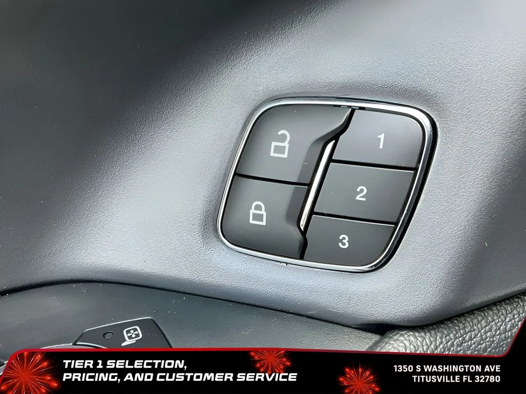Used 2023 Black Ford XLT image 21