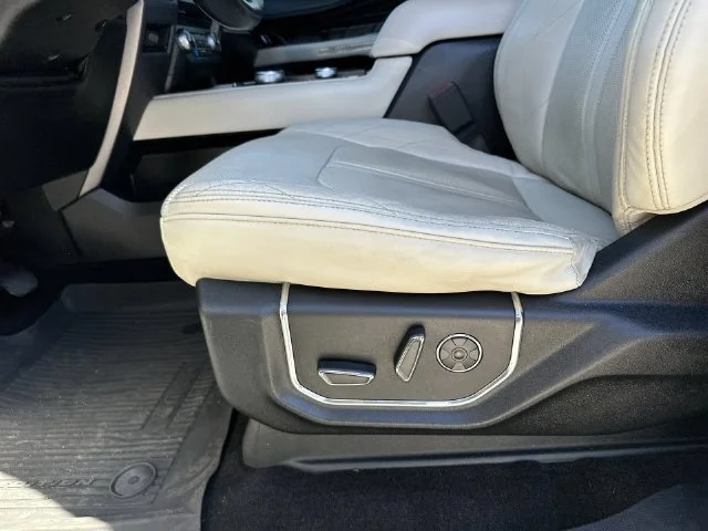 Used 2018 Silver Ford Platinum image 13