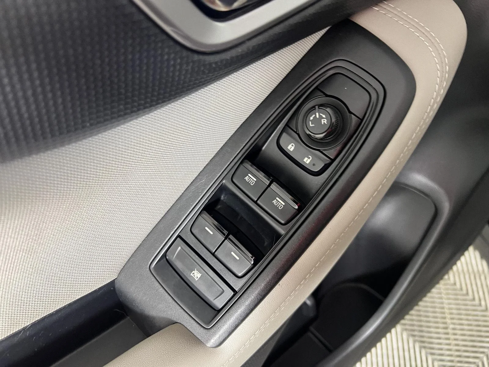 Used 2021 Crystal Black Silica Subaru Premium image 15