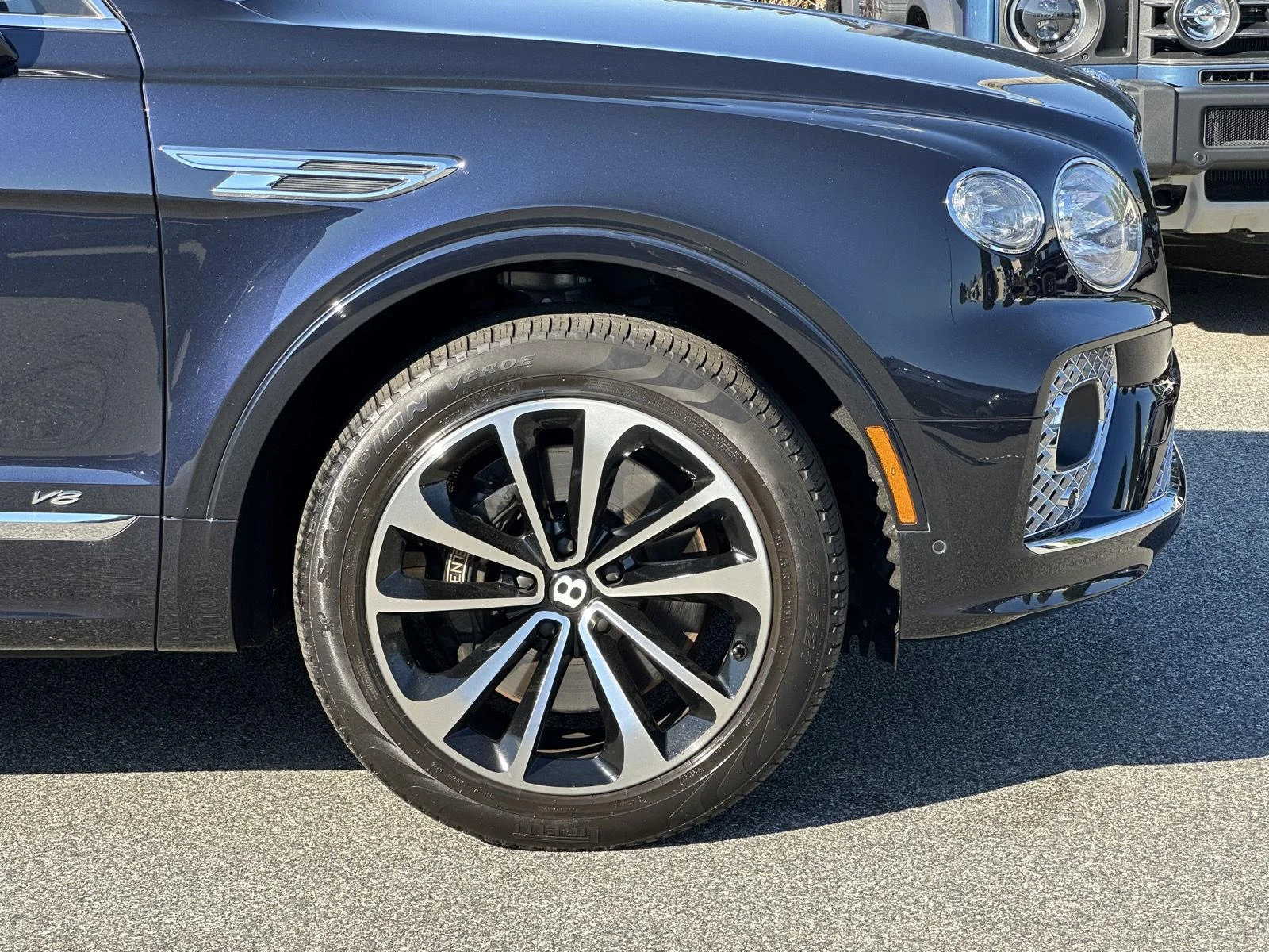 Used 2022 Dark Sapphire Bentley V8 image 47
