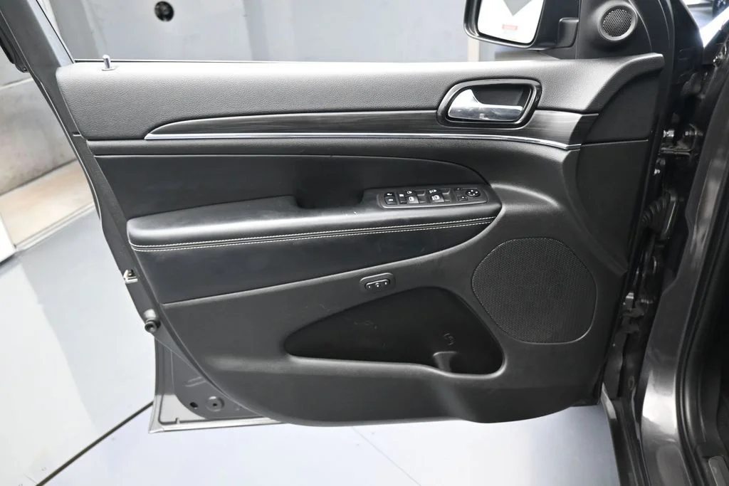 Used 2021 Granite Crystal Metallic Clearcoat Jeep Limited image 13