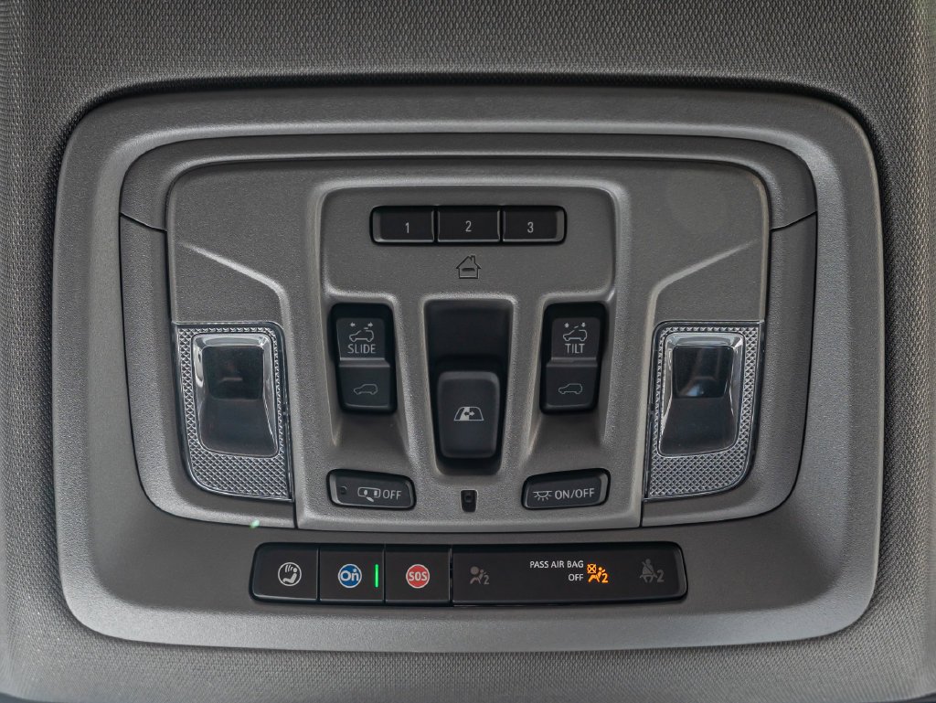 Used 2024 Onyx Black GMC Denali image 39