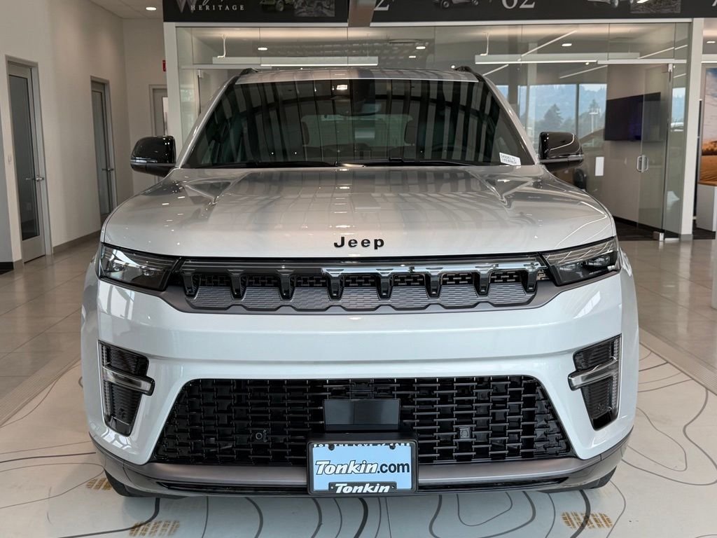 New 2026 Silver-Zynith Exterior Paint Jeep Limited Altitude image 3
