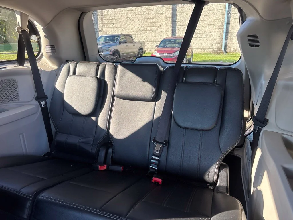 Used 2016 Beige Chrysler Touring-L image 18