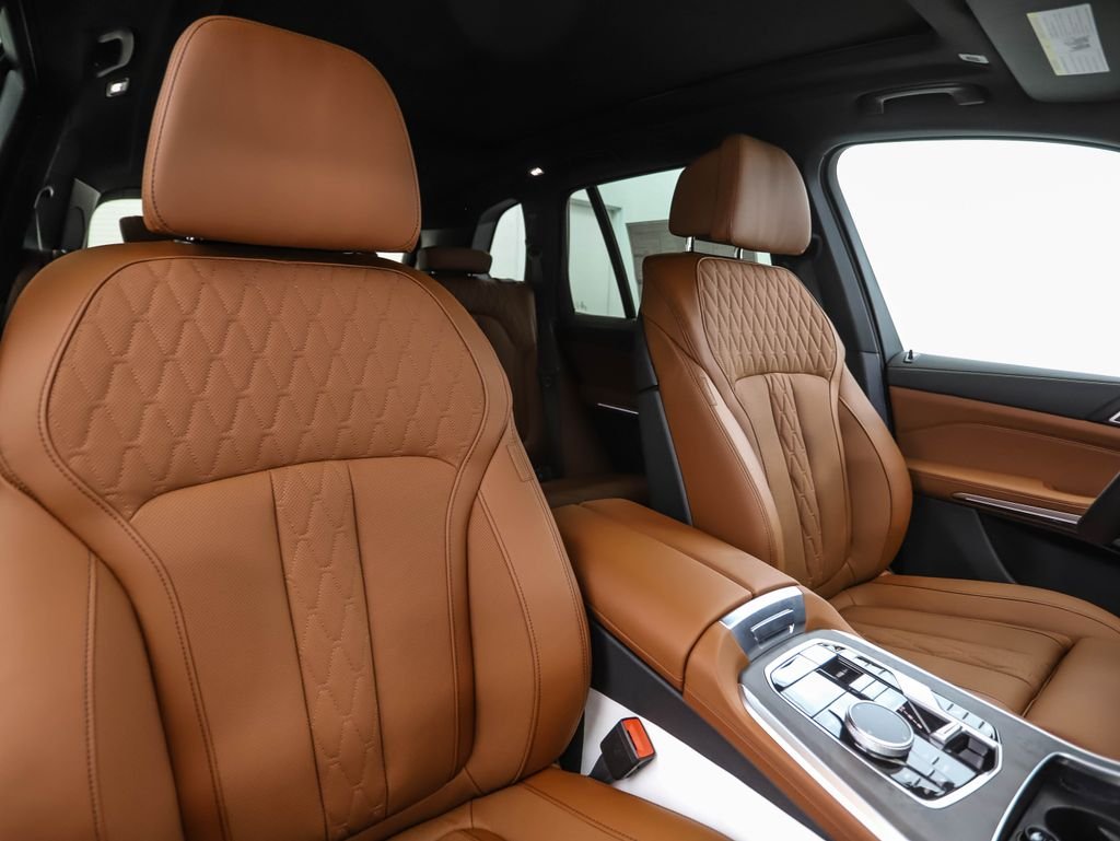 New 2026 Black Sapphire Metallic BMW xDrive40i image 32