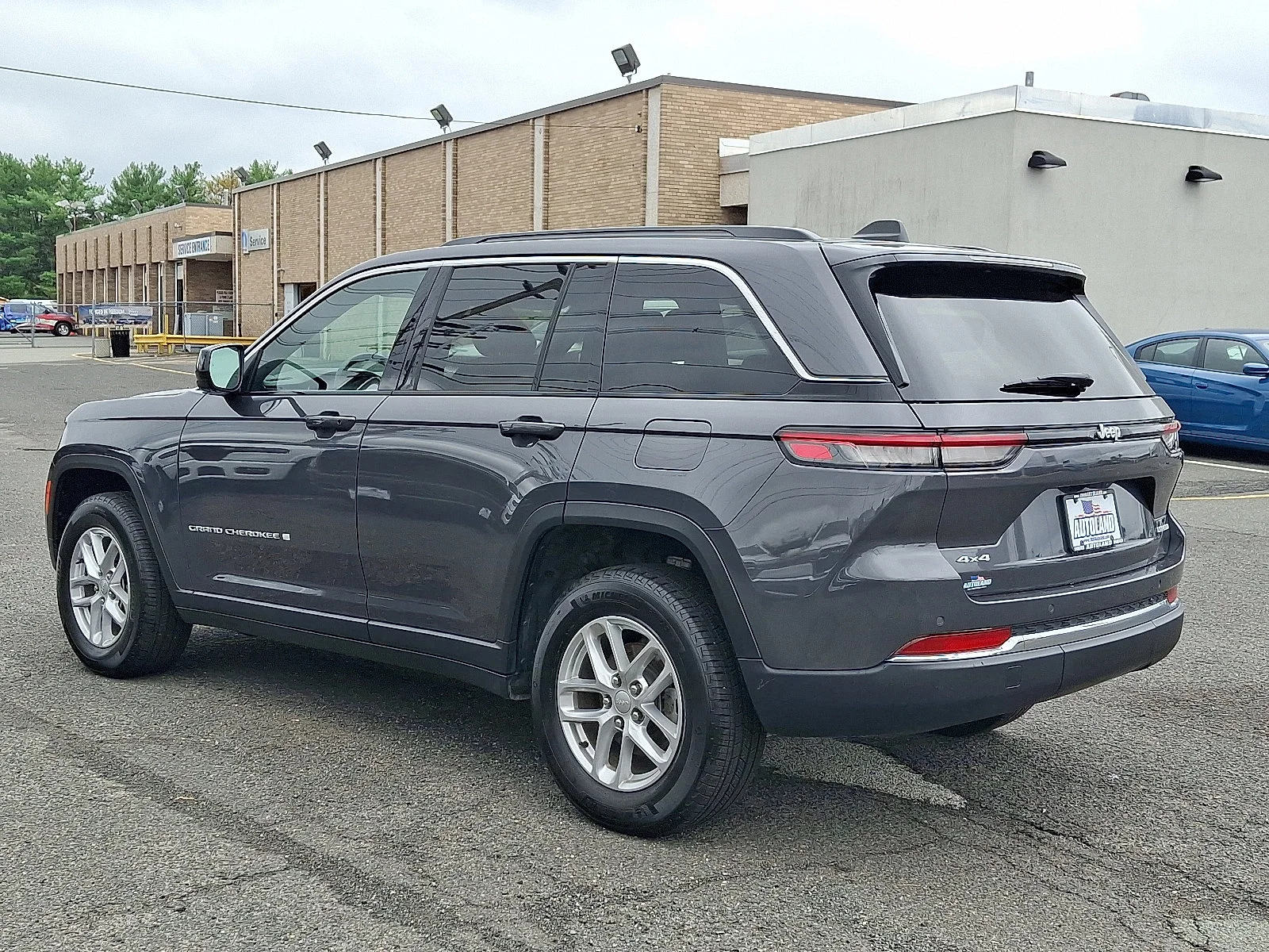 Certified Used 2025 Baltic Gray Metallic Clearcoat Jeep Laredo X image 5