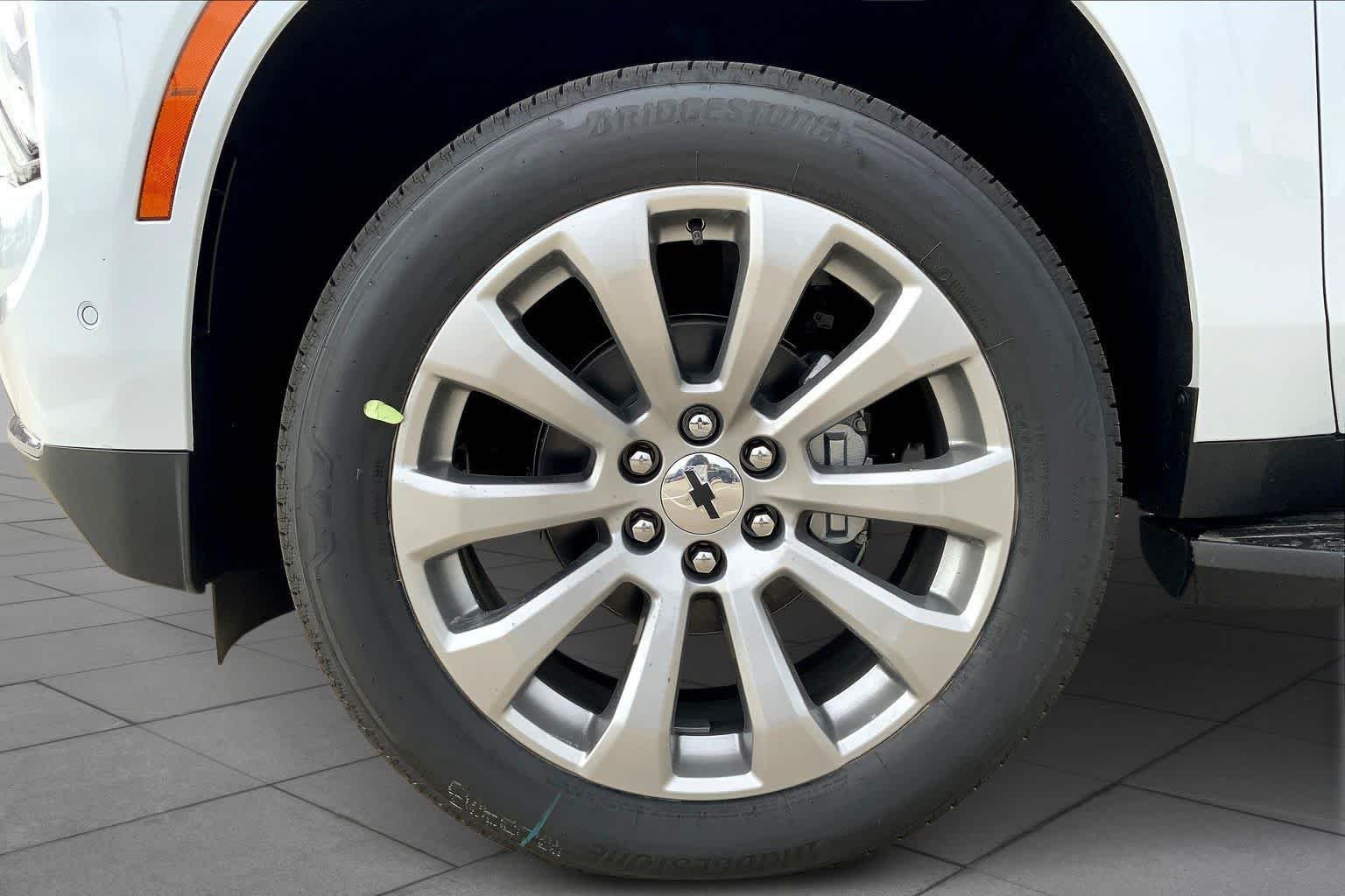 2026 Chevrolet Suburban Premier - Photo 12
