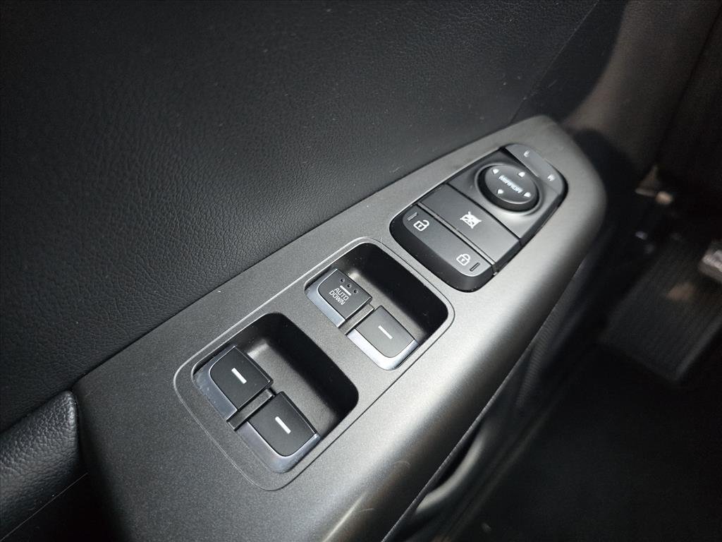 Used 2017 Red Kia LX image 22