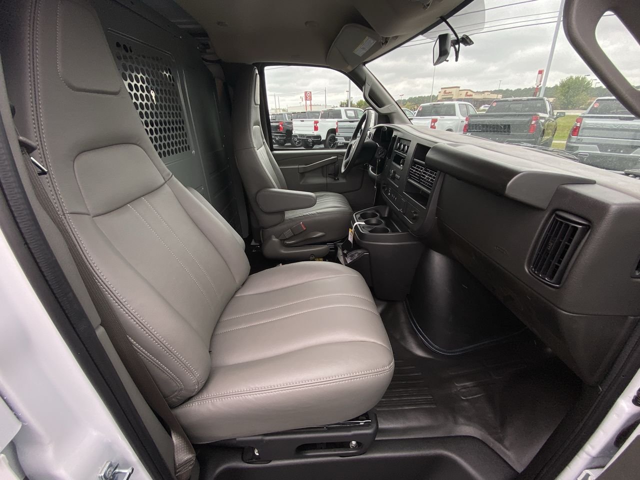 2025 Chevrolet Express Cargo Work Van - Photo 66