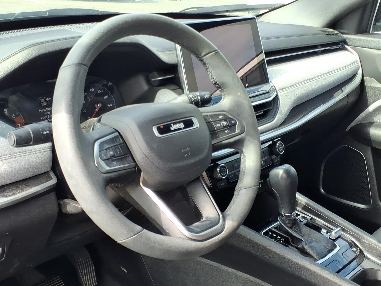 Used 2024 Bright White Clearcoat Jeep Latitude Lux image 17