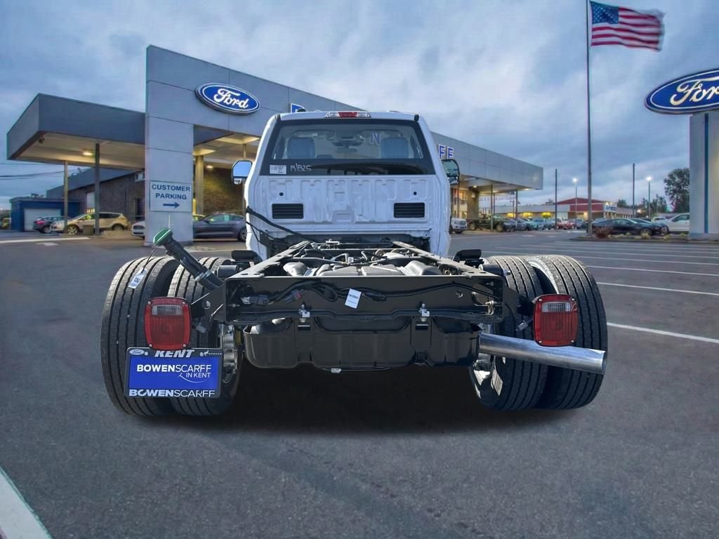 New 2025 Oxford White Ford XL image 4