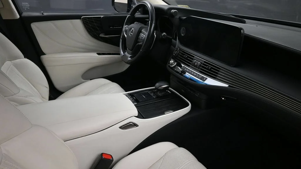 Used 2022 Black Lexus 500 Base image 11