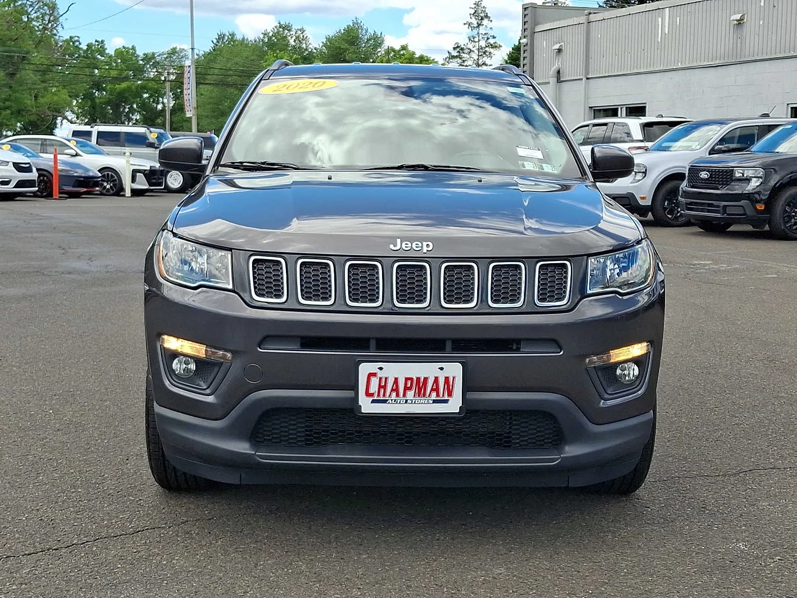 Used 2020 Granite Crystal Clearcoat Metallic Jeep Latitude image 2