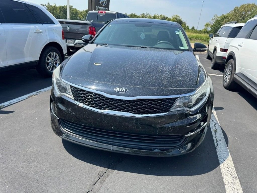 Used 2018 Black Kia LX image 3