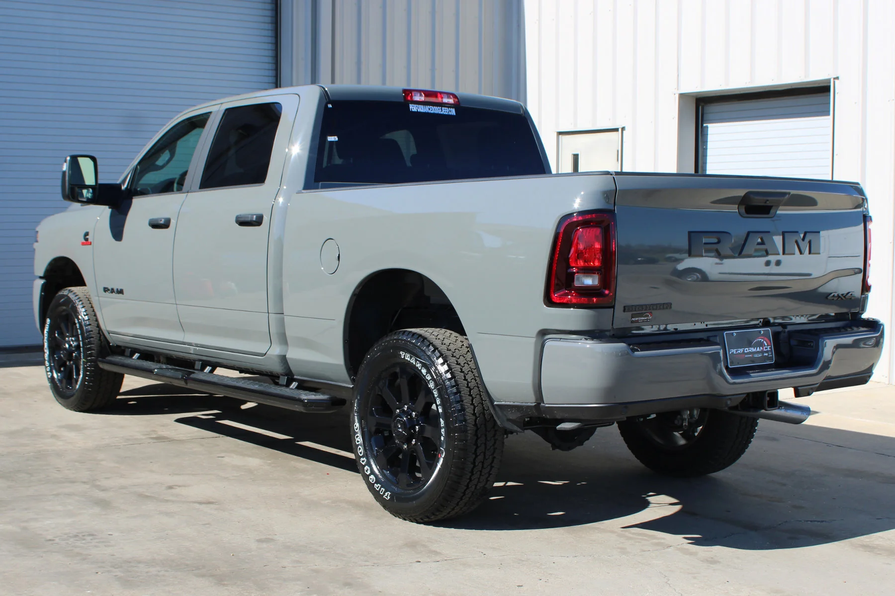 New 2026 Ceramic Gray Clear-Coat Exterior Paint RAM BIG HORN CREW CAB 4X4 image 32