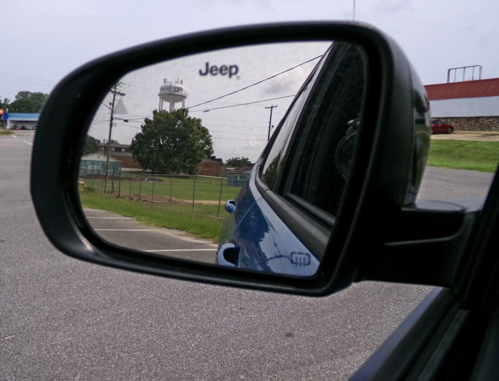 Used 2025 Hydro Blue Pearlcoat Jeep Limited image 3