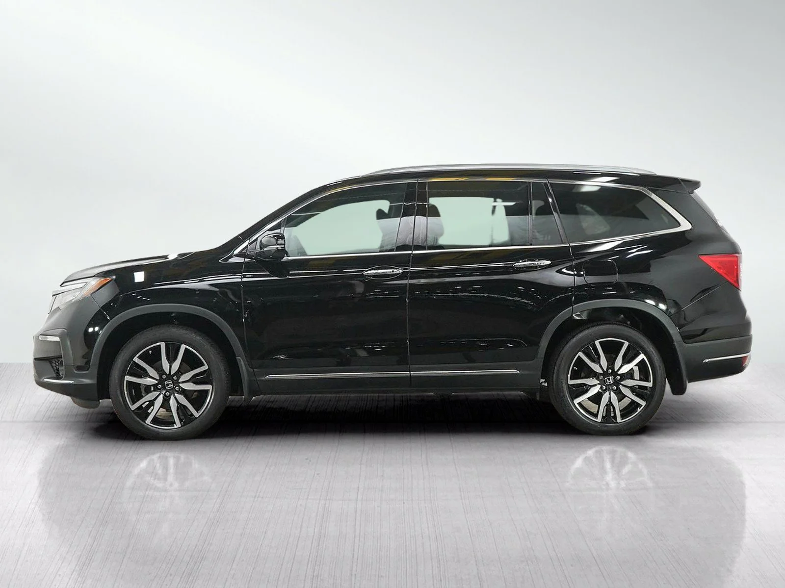 Used 2021 Honda Pilot Touring with VIN 5FNYF6H92MB506461 for sale in Burnsville, Minnesota
