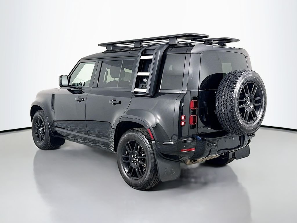 Certified Used 2022 Black Land Rover X-Dynamic SE image 3