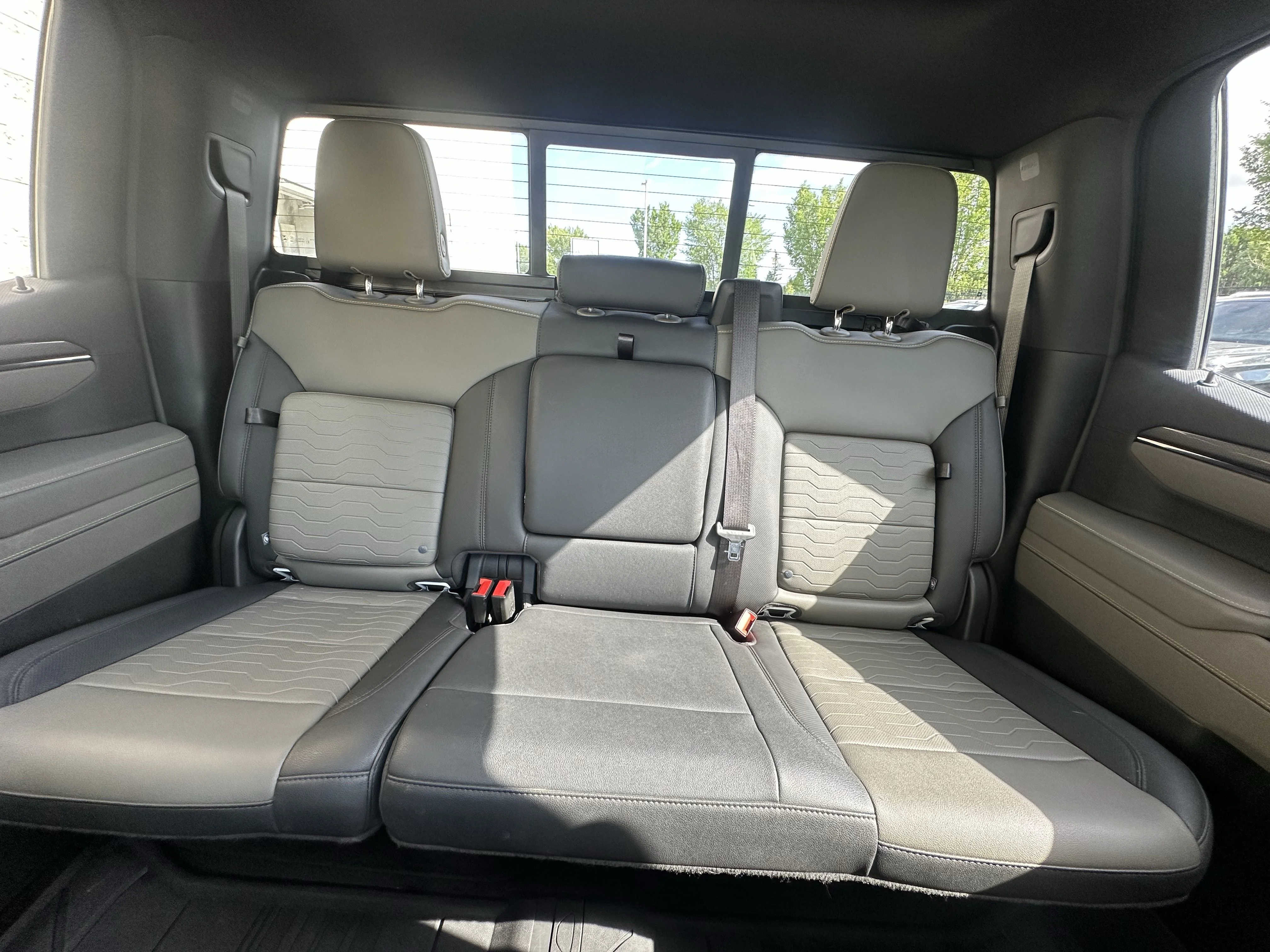 Certified Used 2025  Chevrolet ZR2 image 24