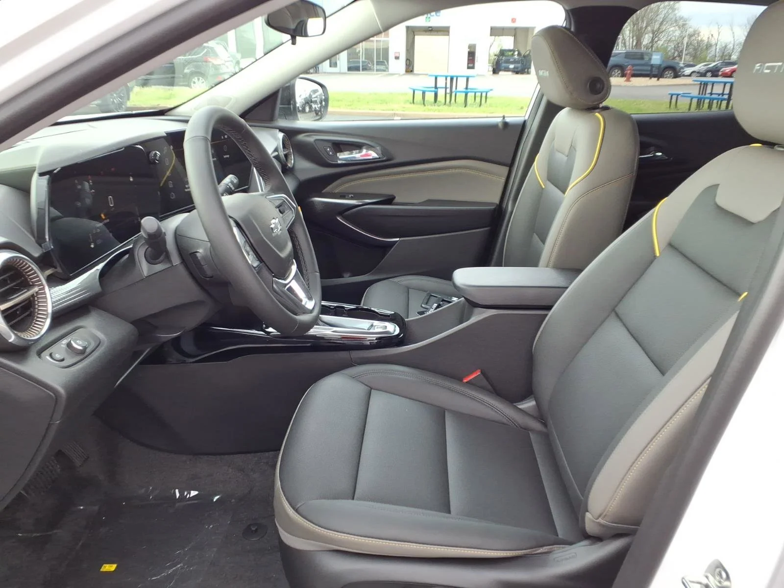 New 2026 Summit White Chevrolet ACTIV image 15