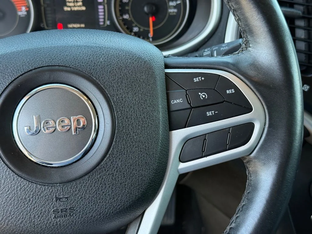 Used 2018 Black Jeep Latitude Plus image 16