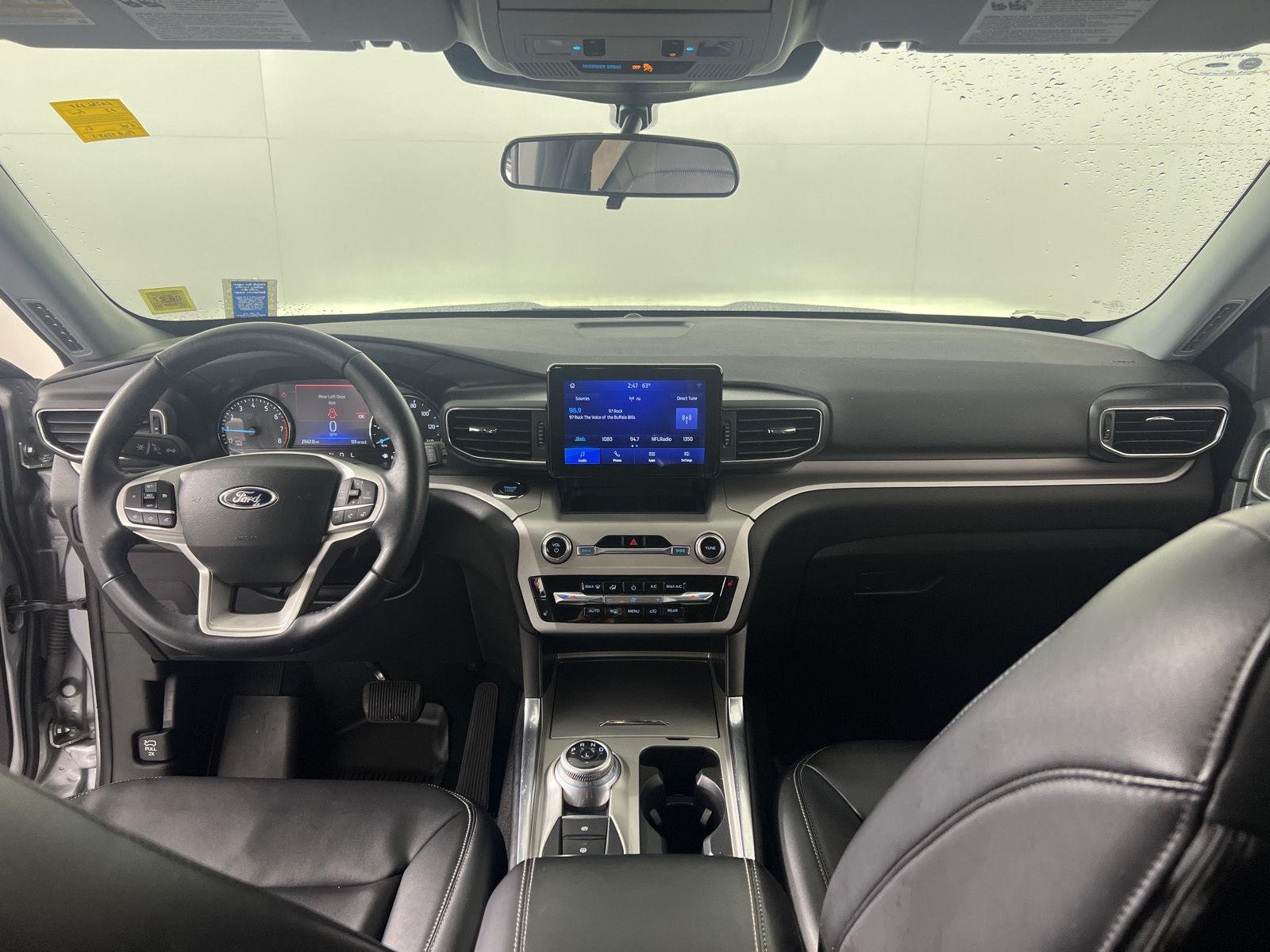 Used 2023 Iconic Silver Ford XLT image 4