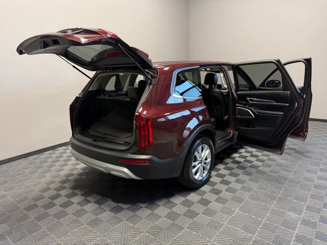 Used 2022 Sangria Red Kia LX image 28