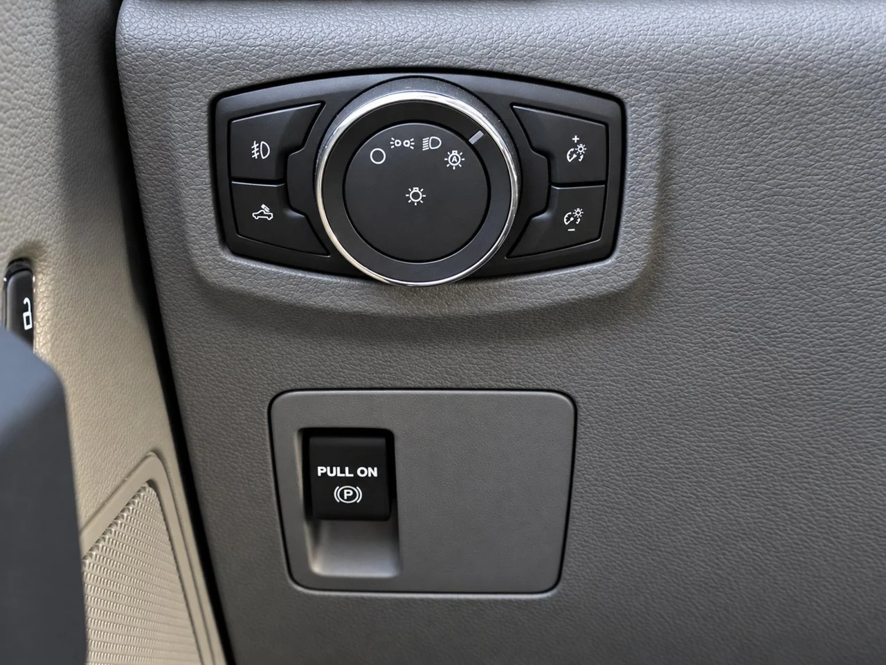 Used 2019  Ford  image 24
