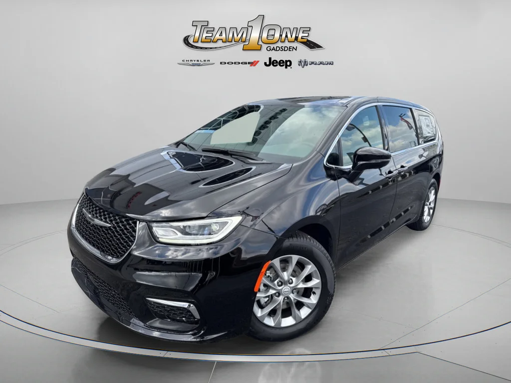 New 2026 Diamond Black Crystal Pearl-Coat Exterior Paint Chrysler Limited image 5