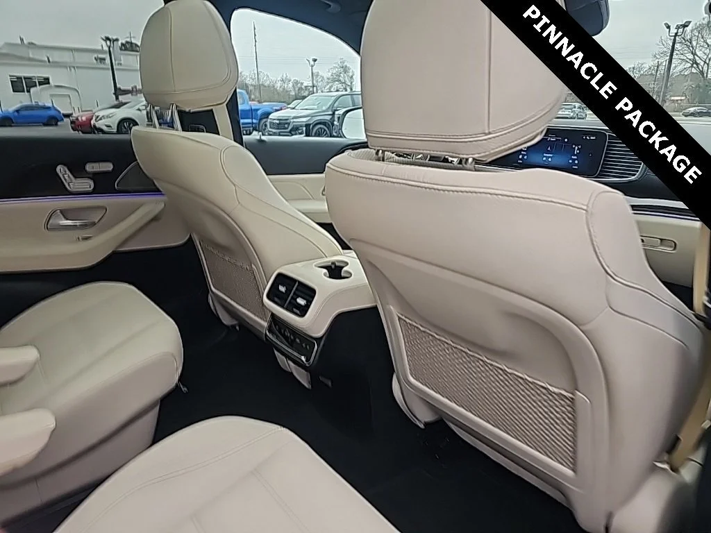 Used 2024 White Mercedes-Benz 4MATIC® image 33
