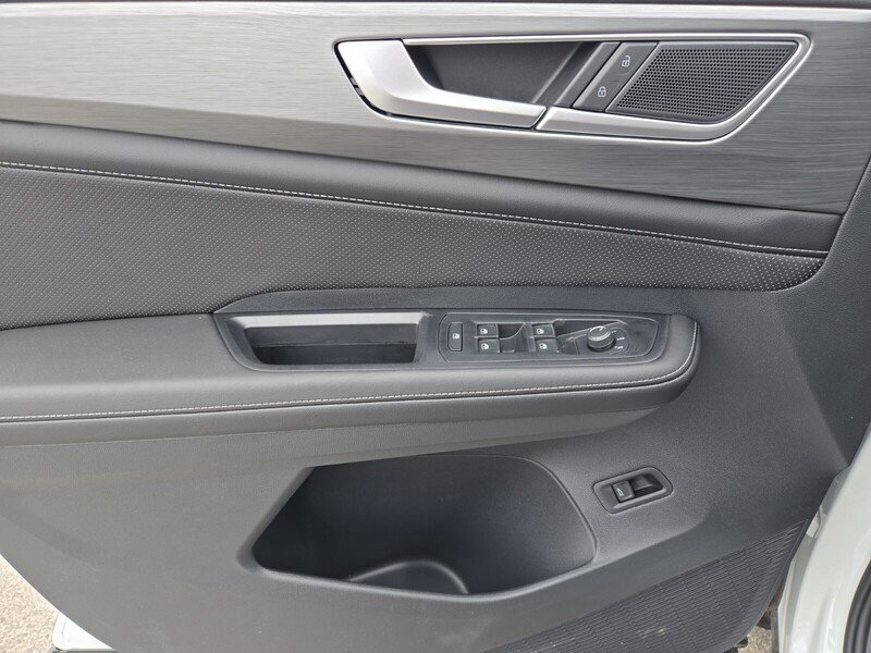 2025 Volkswagen Atlas Cross Sport SE w/Tech - Photo 9