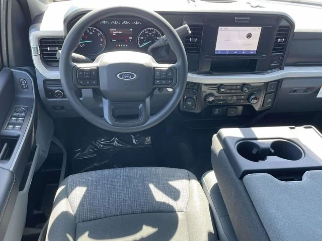 New 2026 Oxford White Ford XLT image 3