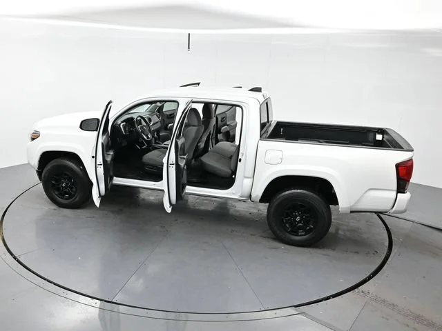 Used 2022 White Toyota SR5 image 37