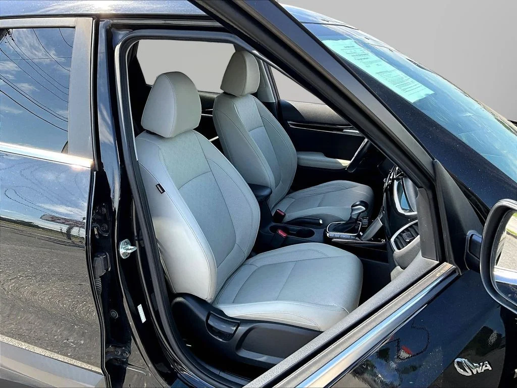 Used 2021 Black Kia EX image 29