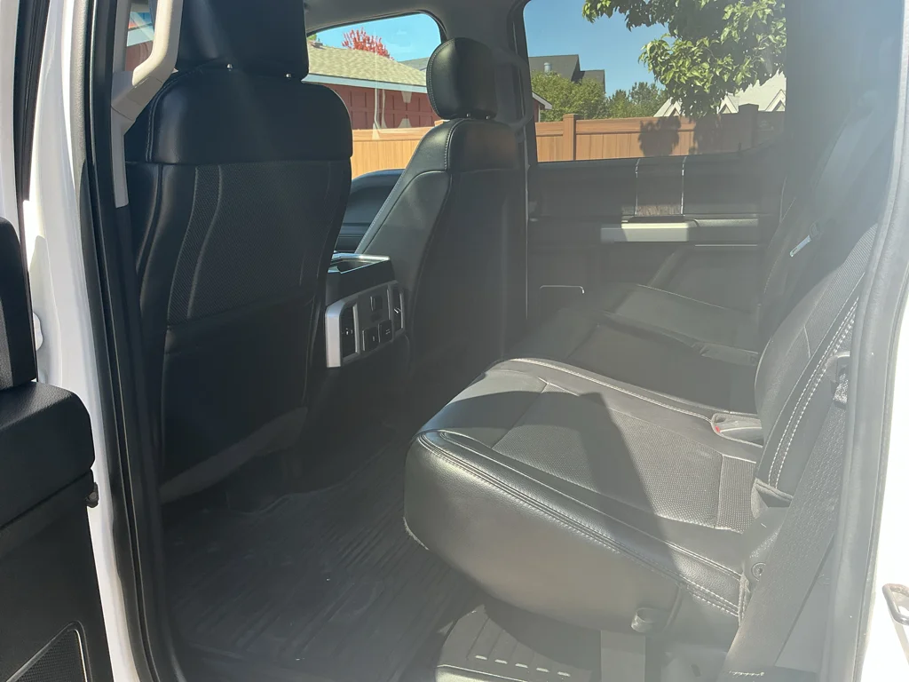 Used 2019 White Platinum Tri-Coat Metallic Ford LARIAT image 18
