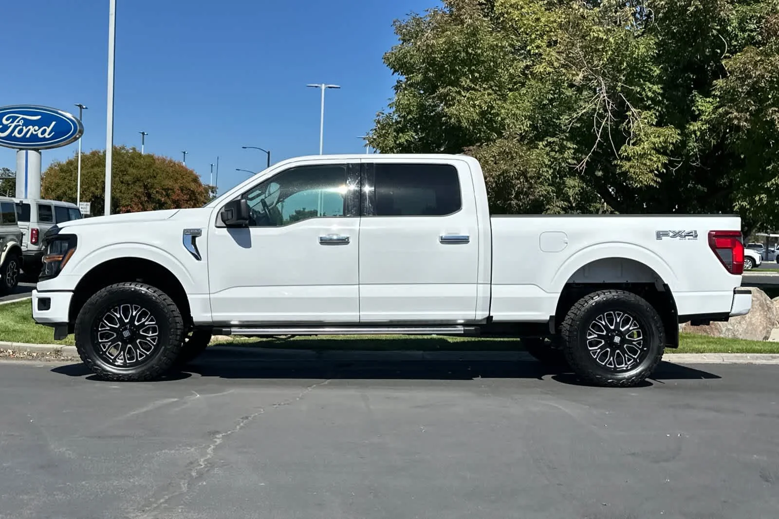 Certified Used 2025 Oxford White Clearcoat Ford XLT image 5