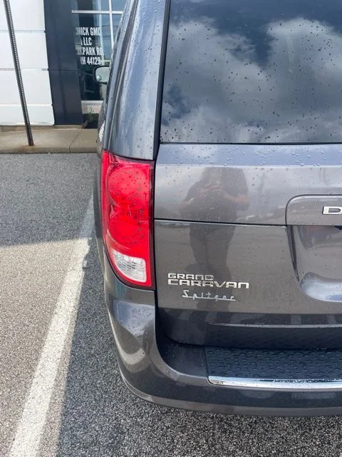 Used 2018 Gray Dodge SE image 13