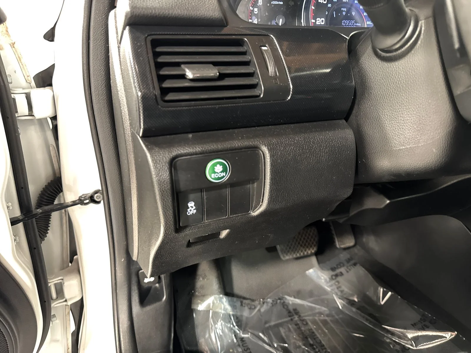 Used 2015 White Honda Sport image 18
