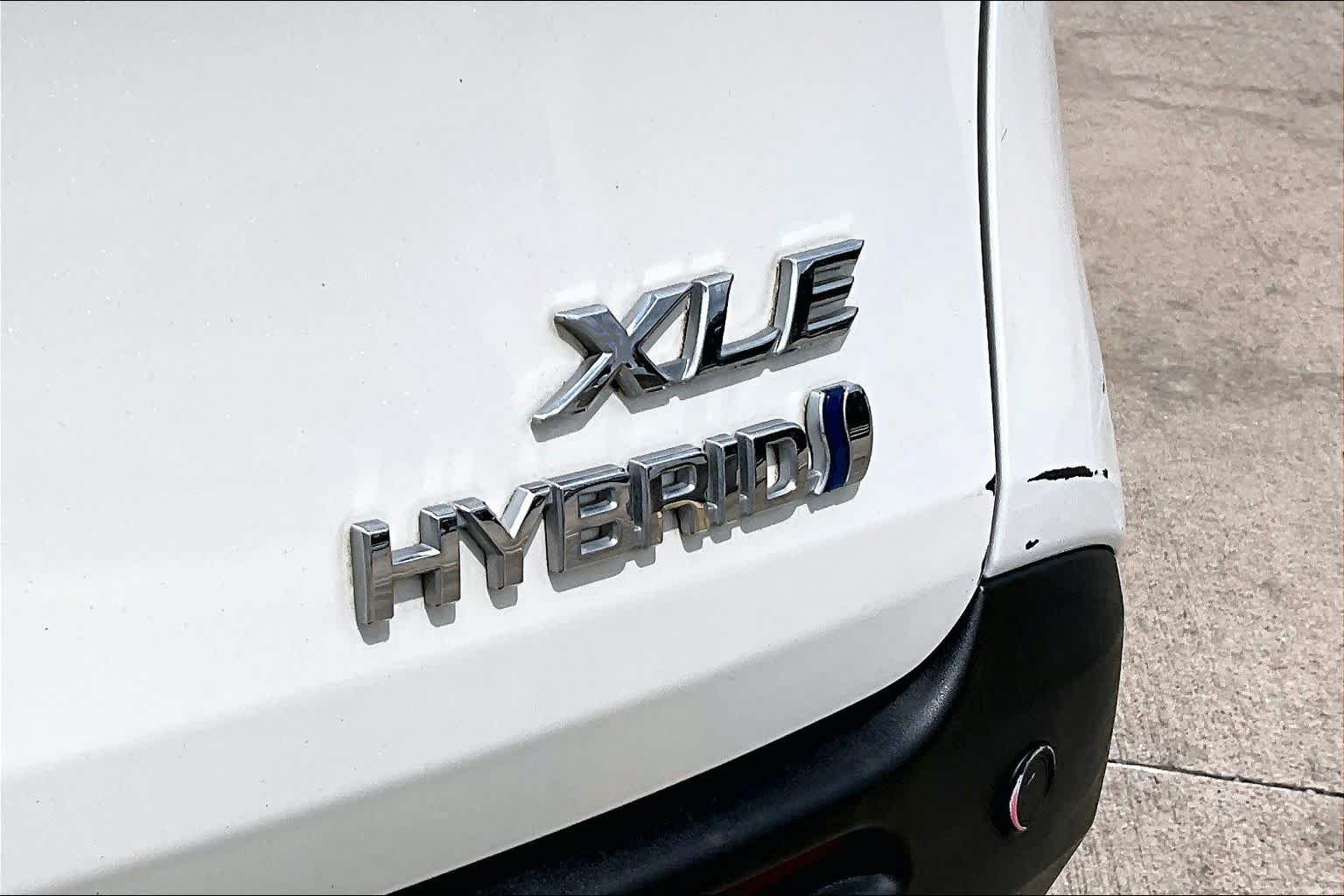 Used 2021 Blizzard Pearl Toyota XLE image 10