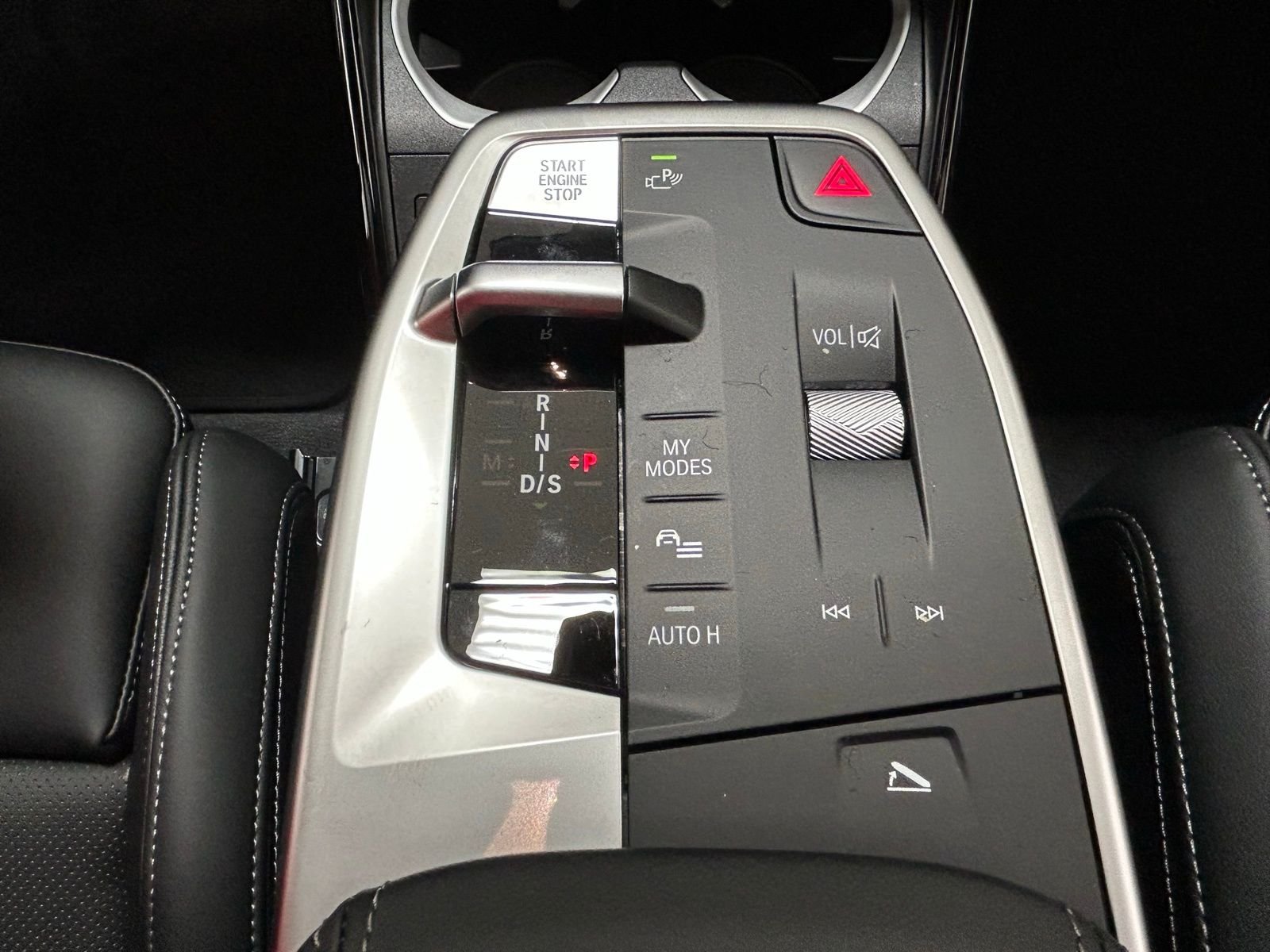 New 2026 Vegas Red Metallic BMW xDrive28i image 23